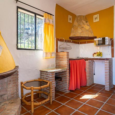 Amazing Cottage In Algatocin With Kitchen Exteriér fotografie