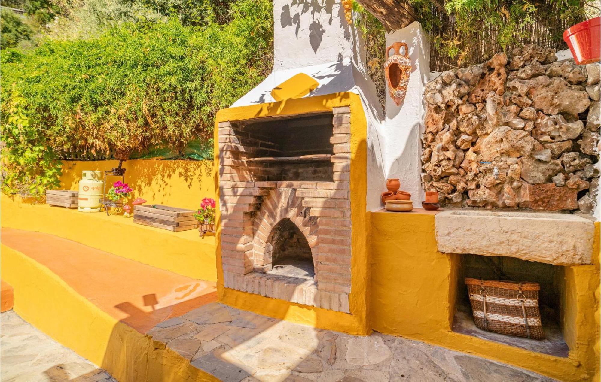 Amazing Cottage In Algatocin With Kitchen Exteriér fotografie